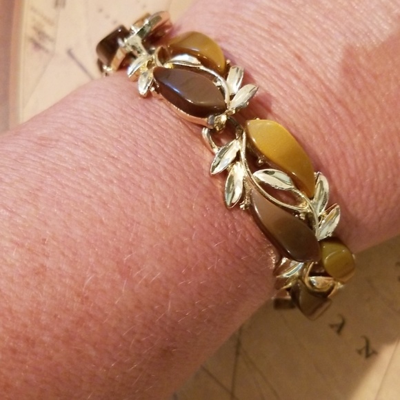 Vintage Bakelite Bracelet & Earrings set - Picture 3 of 7